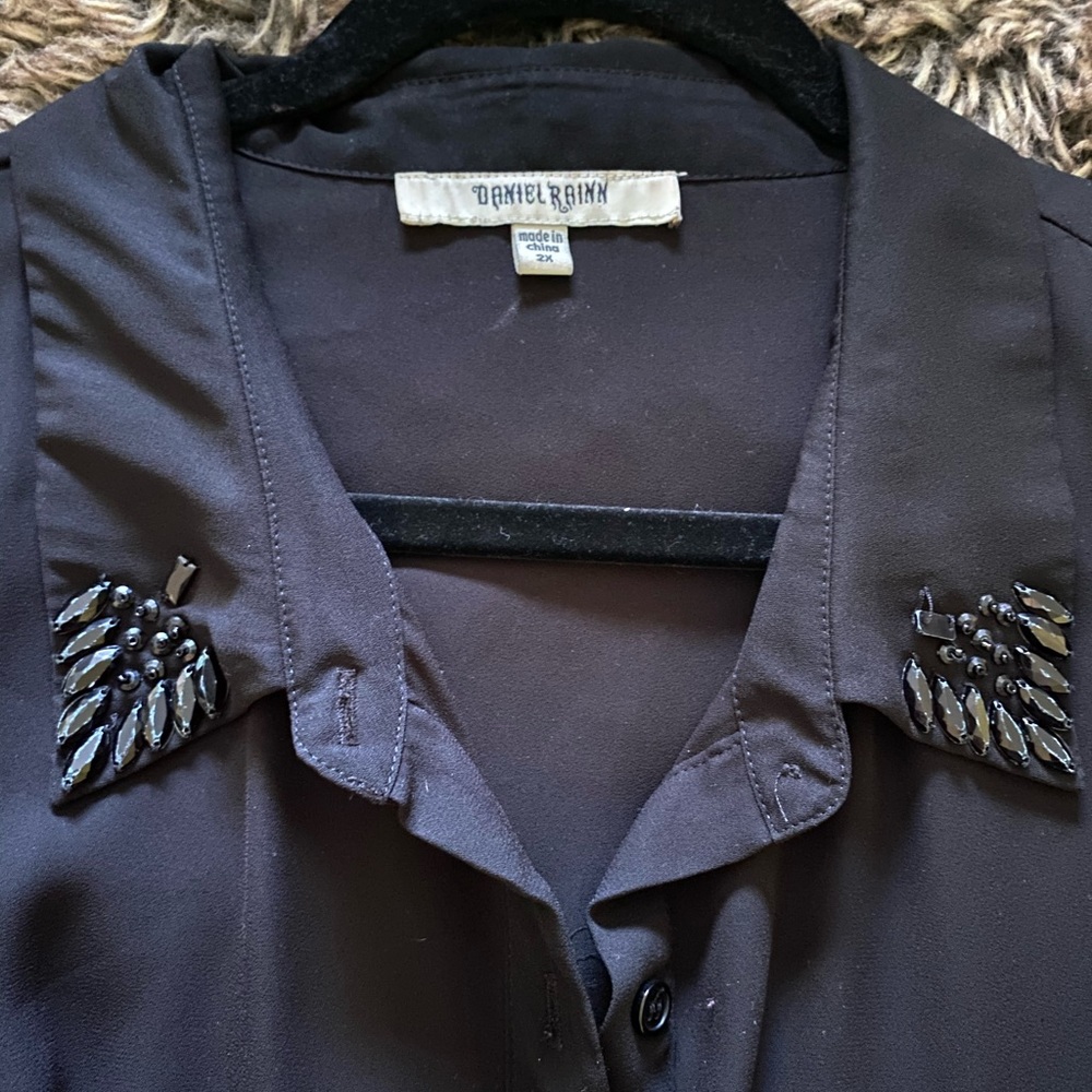 Jewel collar short sleeved blouse